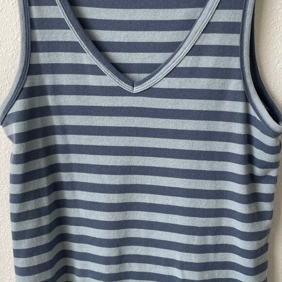 Women's Eddie Bauer Vneck Tank - Picture 2 of 6